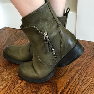 Miz Mooz ‘Nimble’ boots in ‘Army’ color